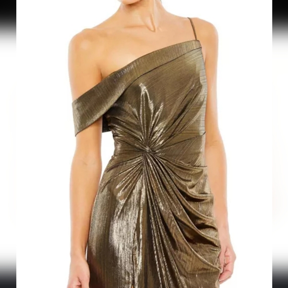Ieena For Mac Duggal Metallic Gold Off the Shoulder Gown Size 6 - Picture 4 of 7